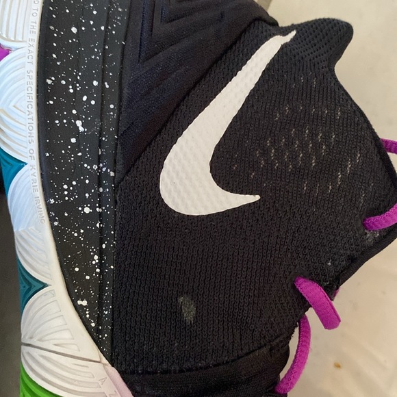 Nike Kyrie Irving basketball shoes - Picture 8 of 12